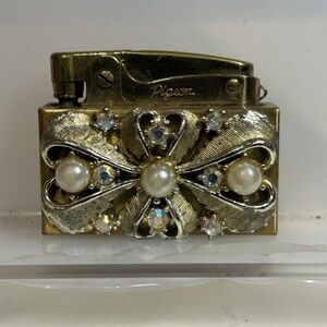 Vintage 1950s Pearl & Gemstone Gold Pigeon Pocket lightr in brass/gold case